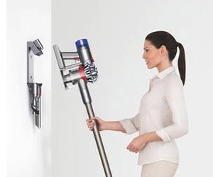Bon plan Aspirateur balai DYSON V8 MOTORHEAD + KIT à 349.99€ au lieu de 449.99€