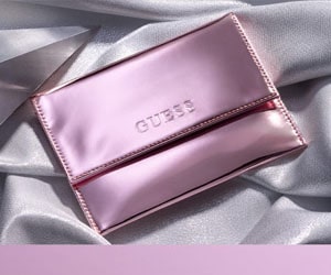 Bon plan En cadeau pour vous, une Pochette en métal brillant